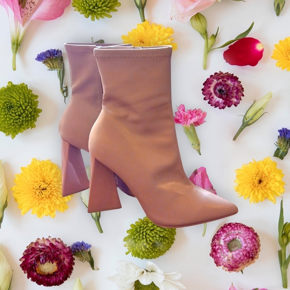 Steve Madden Ankle Boots -Size 9 EUC -$148 Retail - Picture 3 of 10